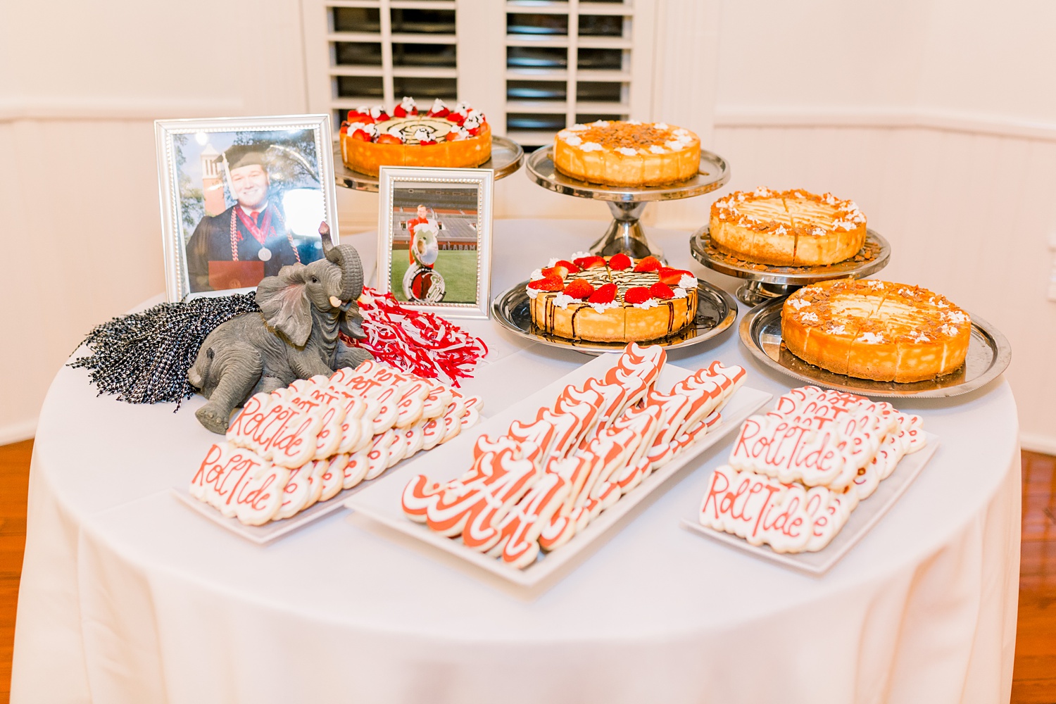 groom's table with Alabama themed desserts