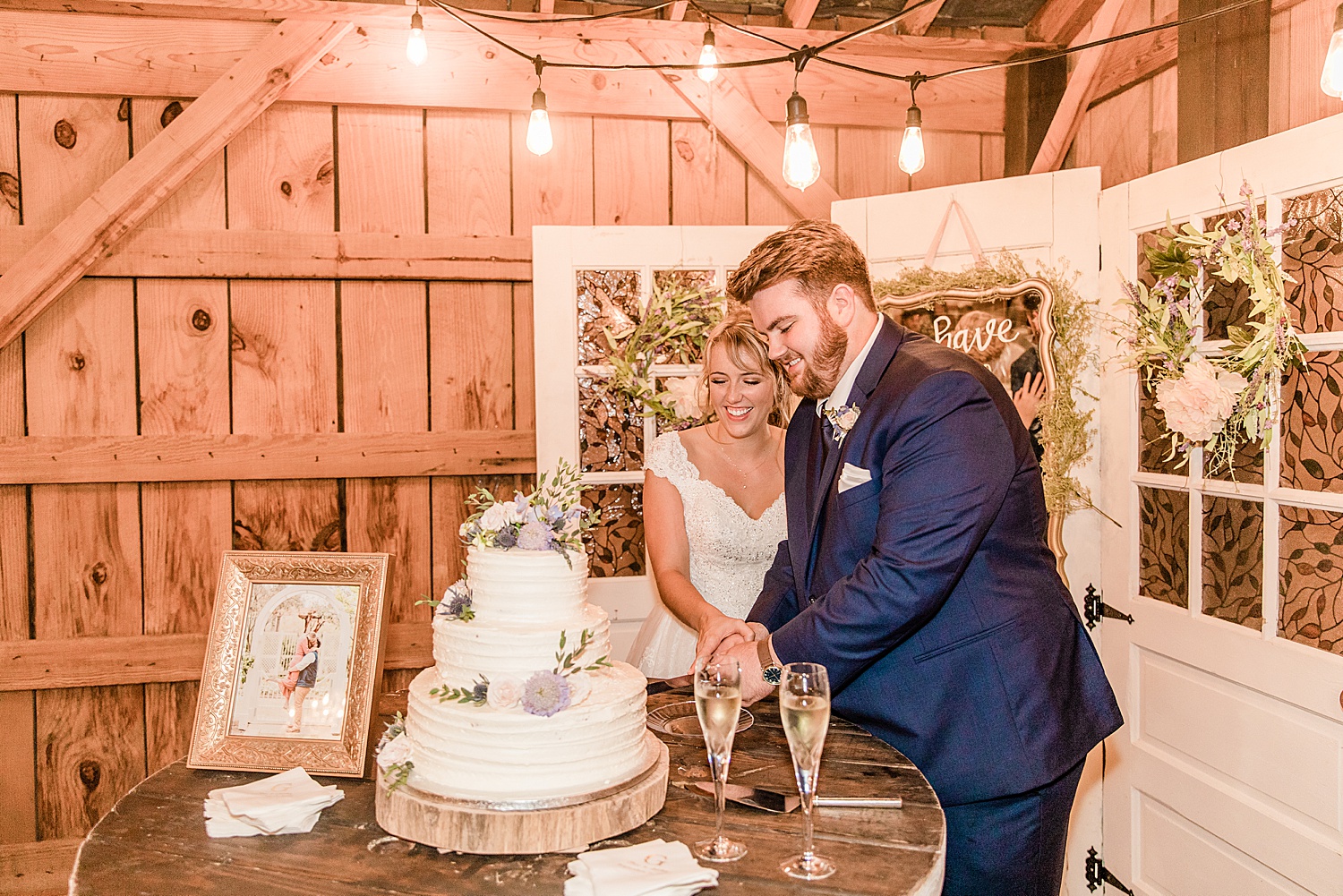 newlyweds cut their wedding cake at AL Applewood farms wedding reception