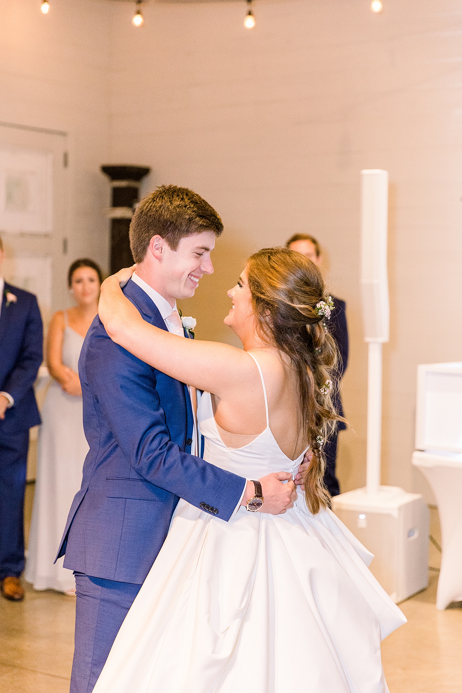 Newlyweds share first dance together during AL wedding reception