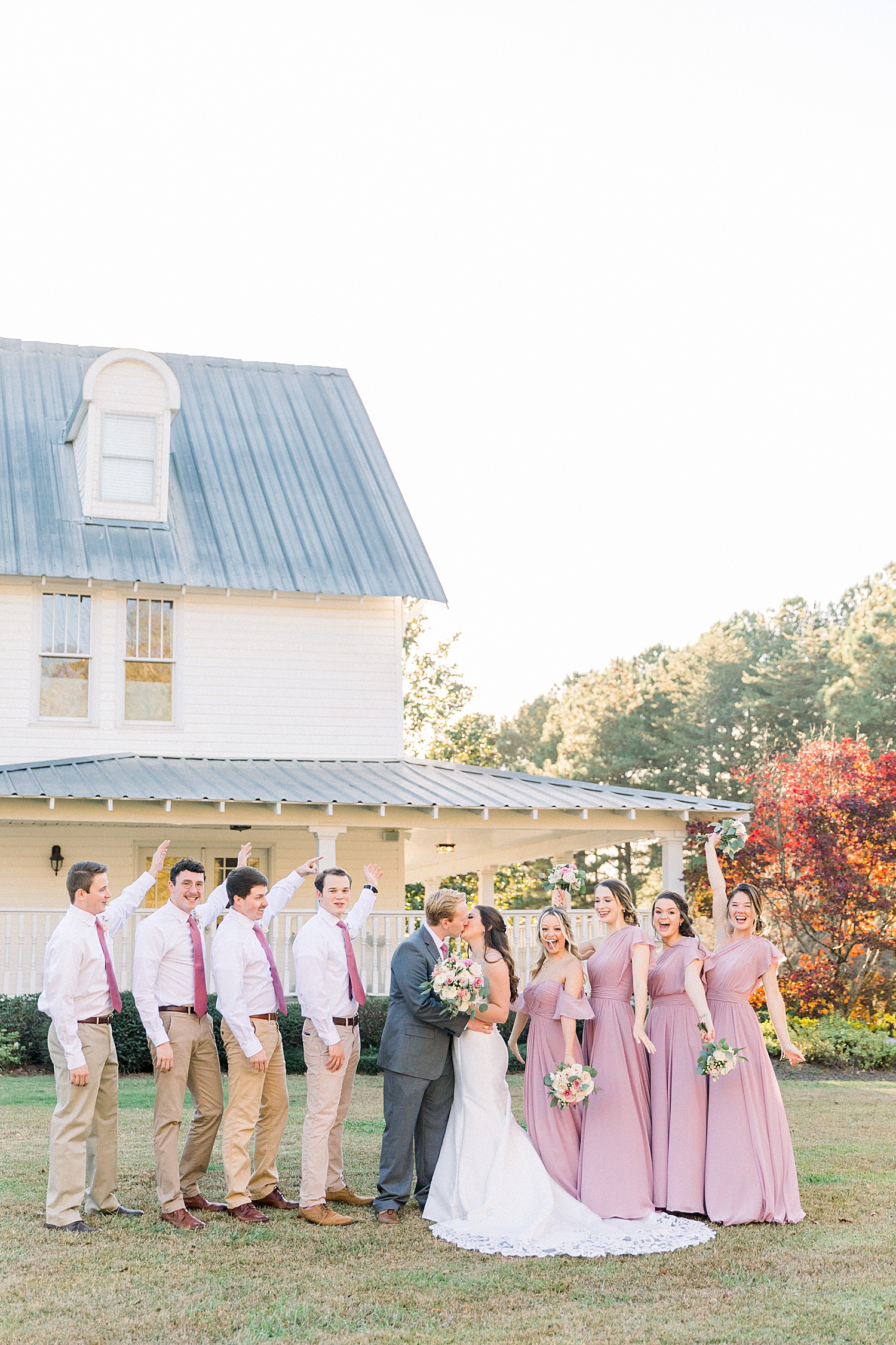 AL bridal party outside The Sonnet House in Alabama