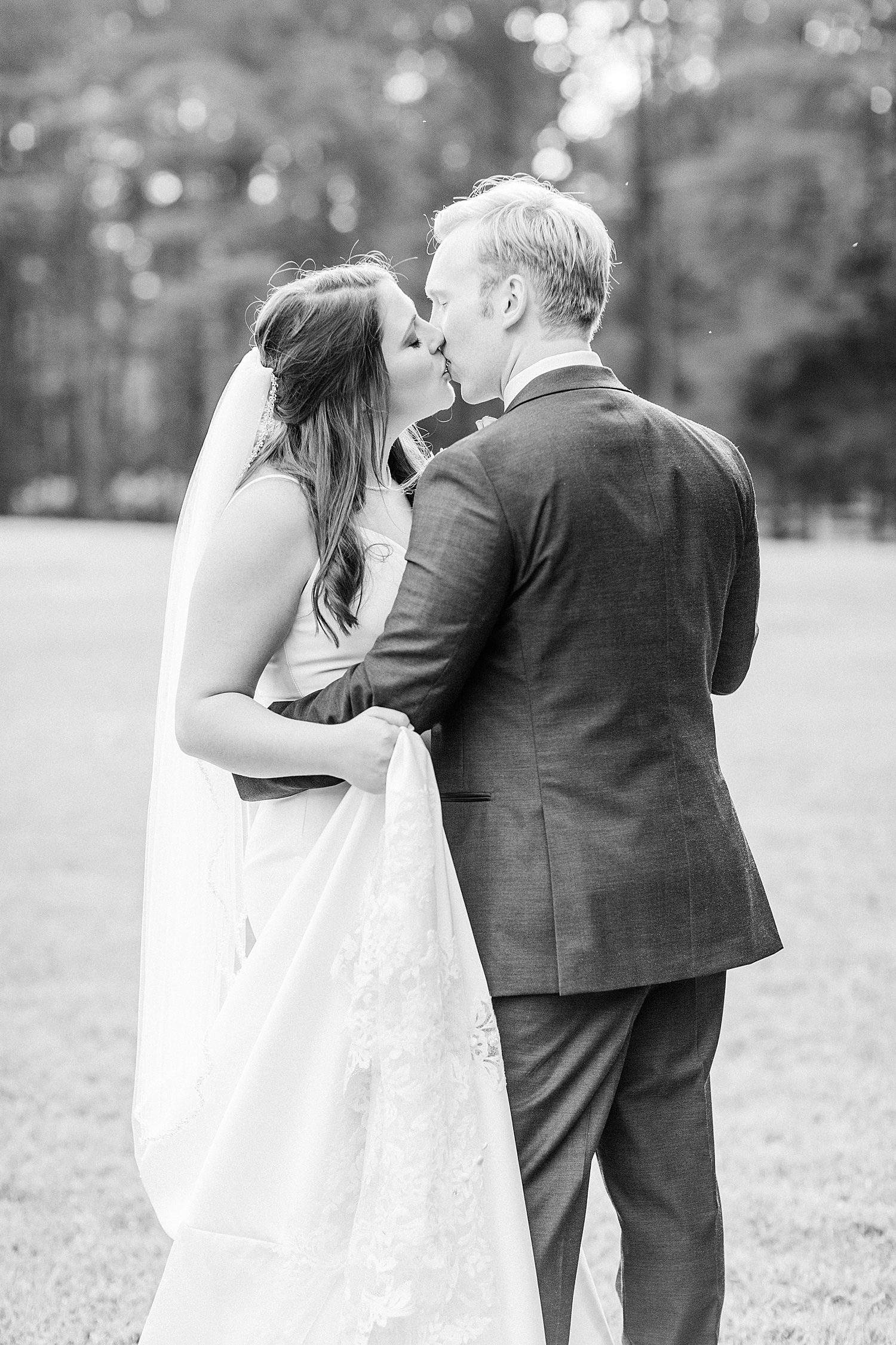 newlyweds kiss on the grounds of The Sonnet House in Alabama