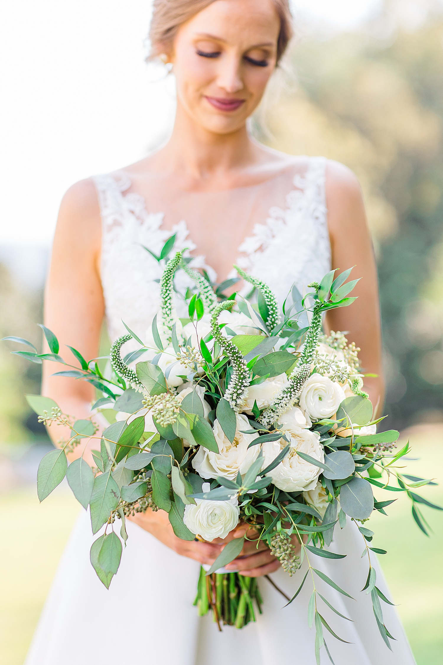 bride wedding flower bouquet