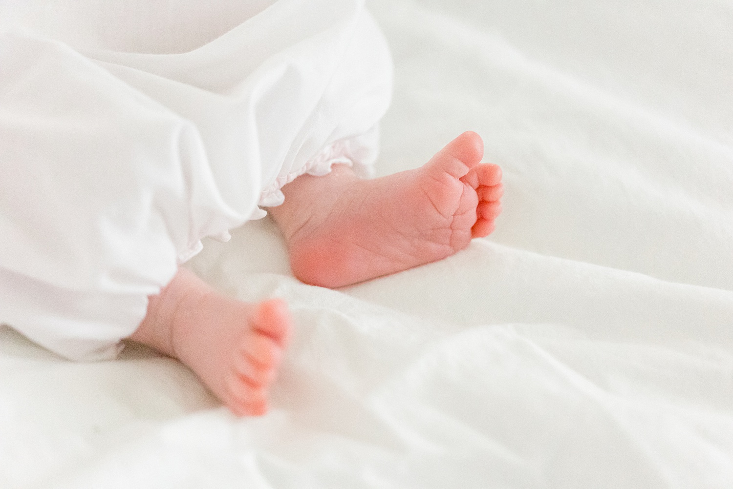 newborn toes and details