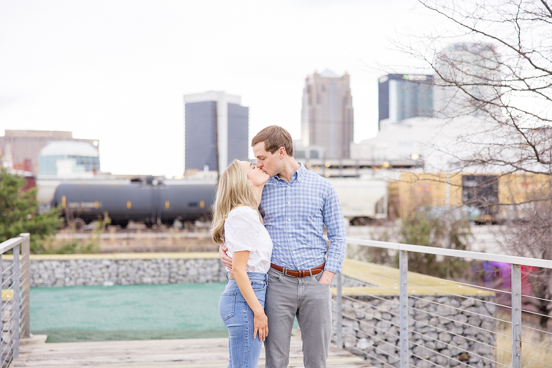 couple kiss at Railroad Park