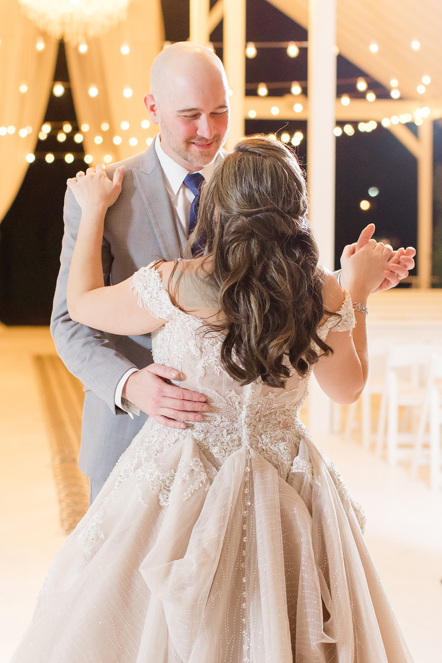 couple share their first dance