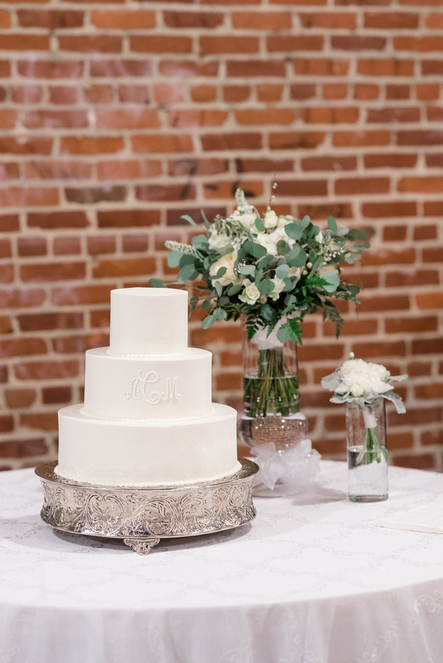 classic white wedding cake 